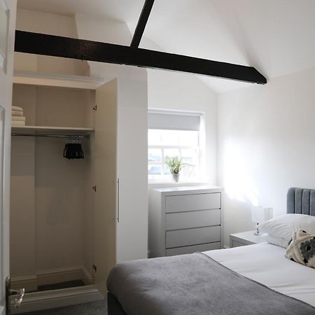 Letting Serviced Apartments - Guards View, Windsor Esterno foto
