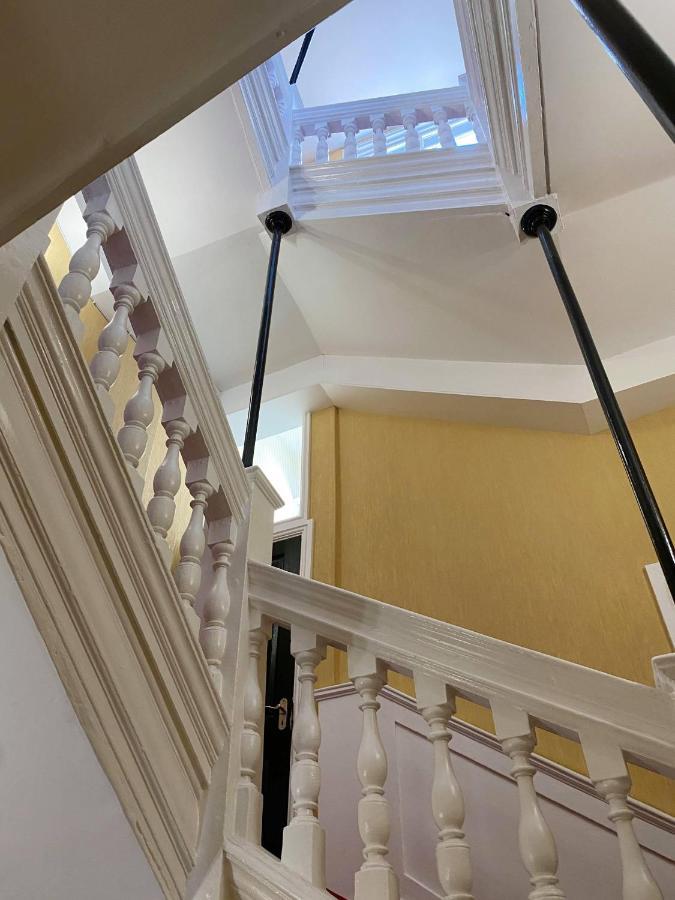 Letting Serviced Apartments - Guards View, Windsor Esterno foto