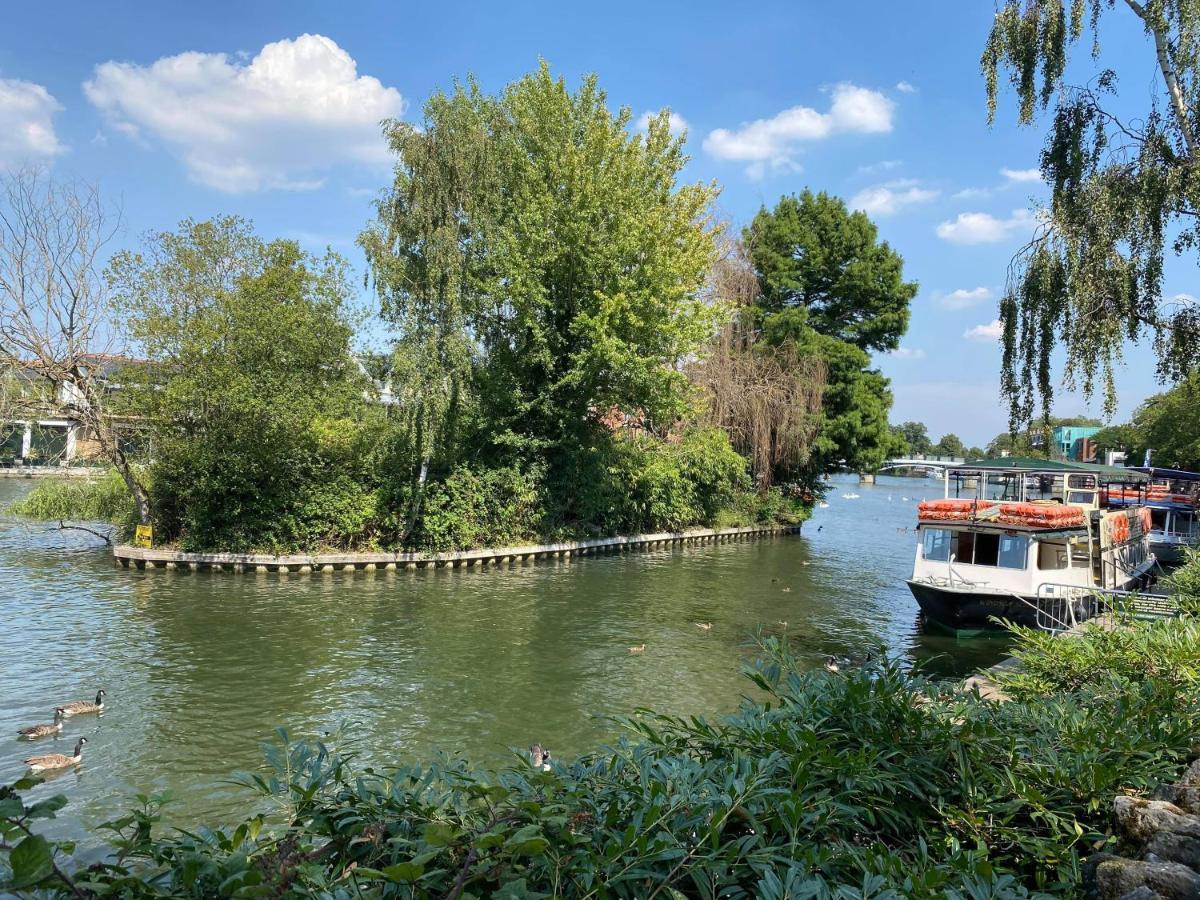 Letting Serviced Apartments - Guards View, Windsor Esterno foto