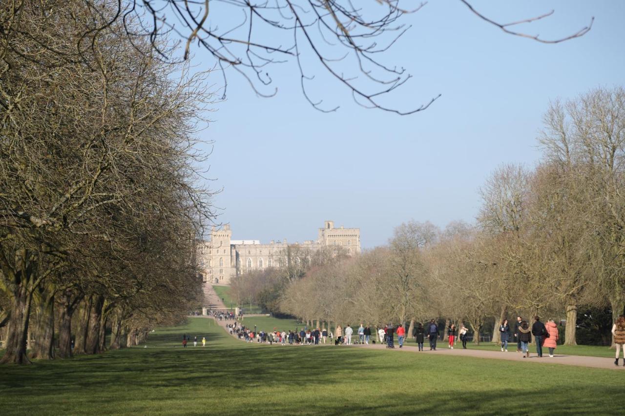 Letting Serviced Apartments - Guards View, Windsor Esterno foto