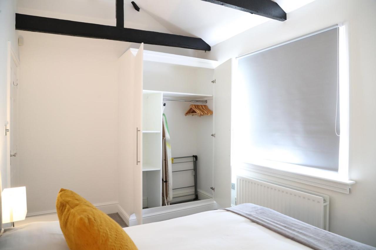 Letting Serviced Apartments - Guards View, Windsor Esterno foto